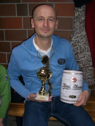 Pokal und Fass